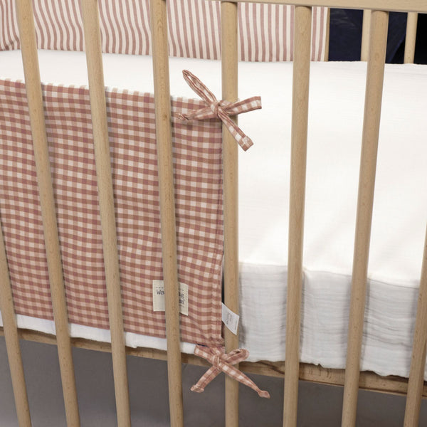 protetor de grades da walking mum modelo praline strips na cor moka - vermelho