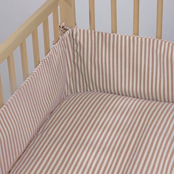 protetor de grades da walking mum modelo praline strips na cor moka - vermelho