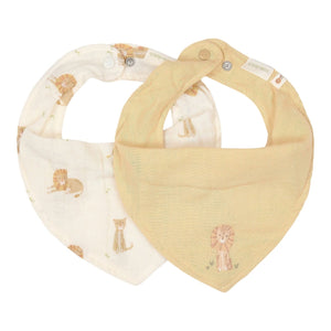 Conjunto de 2 Babetes Bandana Little Dutch em 100% algodão orgânico, disponível nos designs Safari Leo amarelo.