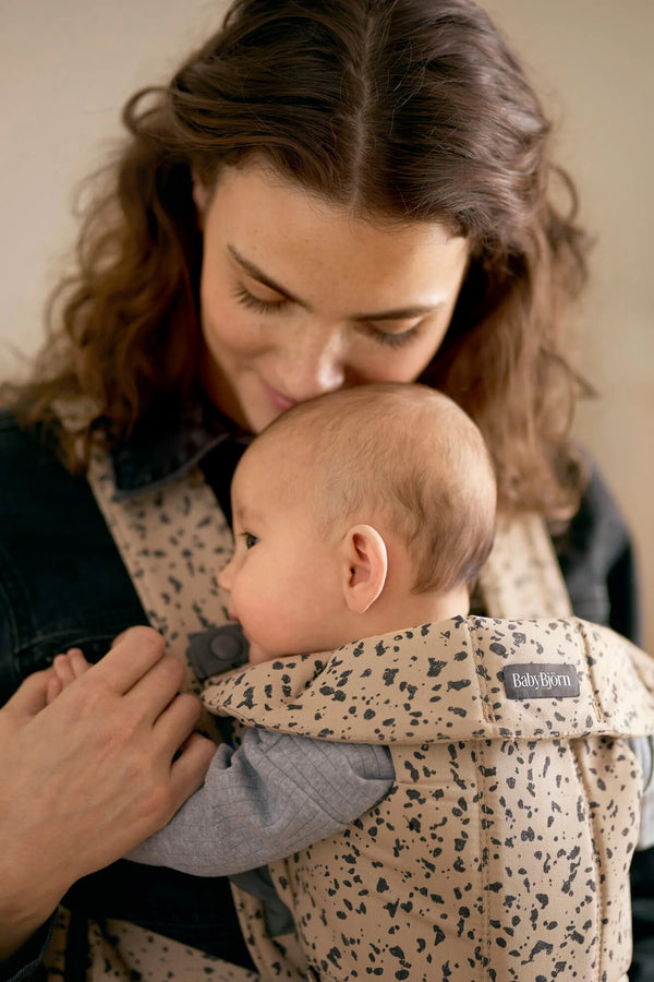 BABYBJORN BABY CARRIER MINI FRONTAL