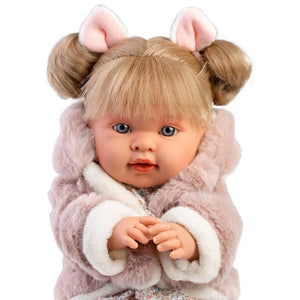 Boneca Alexandra Chorona de 42 cm feita à mão em Espanha, com casaco de pêlo, cachecol e chupeta, que chora e chama pela mamã e pelo papá.