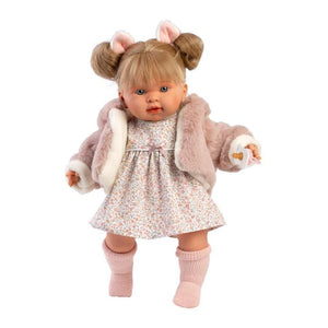 Boneca Alexandra Chorona de 42 cm feita à mão em Espanha, com casaco de pêlo, cachecol e chupeta, que chora e chama pela mamã e pelo papá.