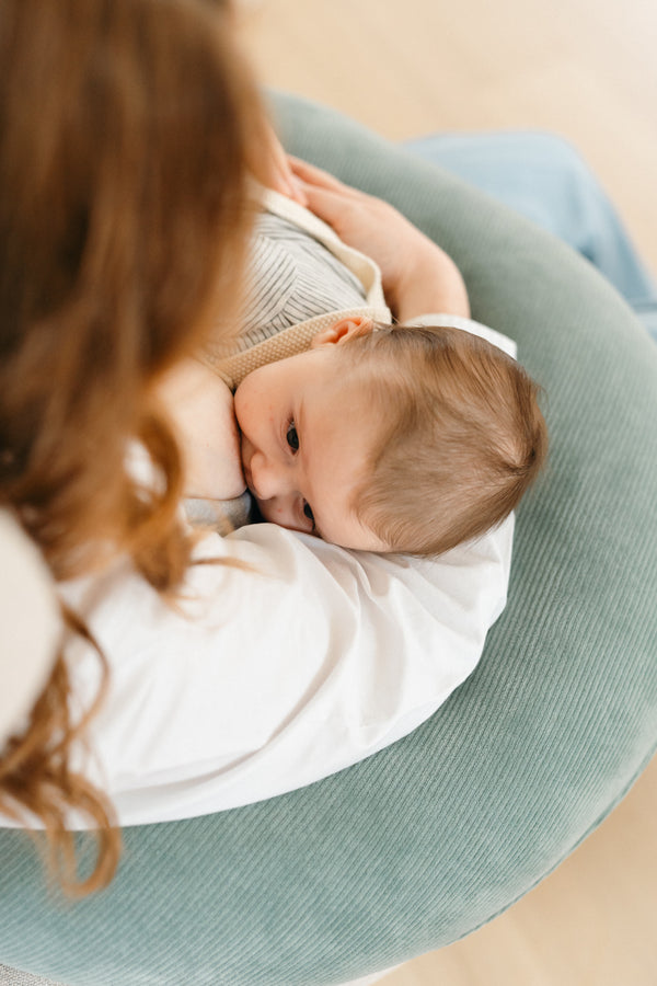 ALMOFADA AMAMENTAÇÃO GRANDE DOOMOO - CORDUROY GREEN