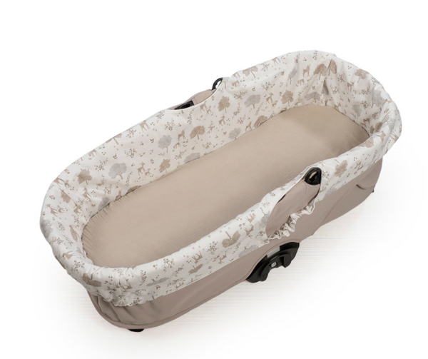 Complete cover with elastic for bassinet.