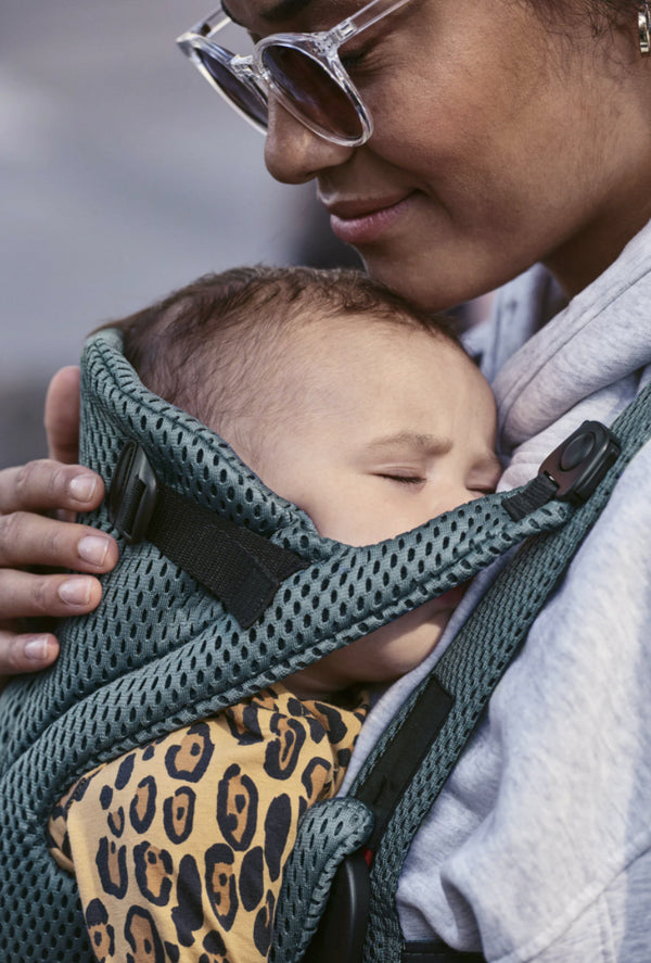 Babyjorn baby carrier move frontal sage green 3D mesh