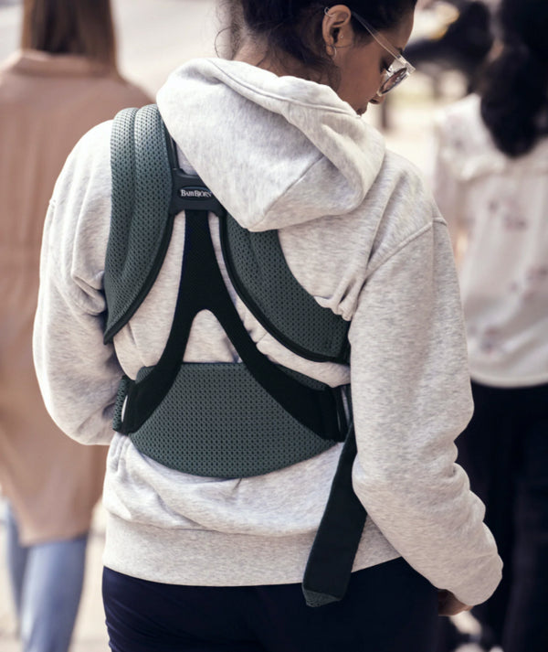 Babyjorn baby carrier move frontal sage green 3D mesh