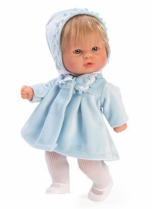 Bomboncin casaco azul e sapatos brancos