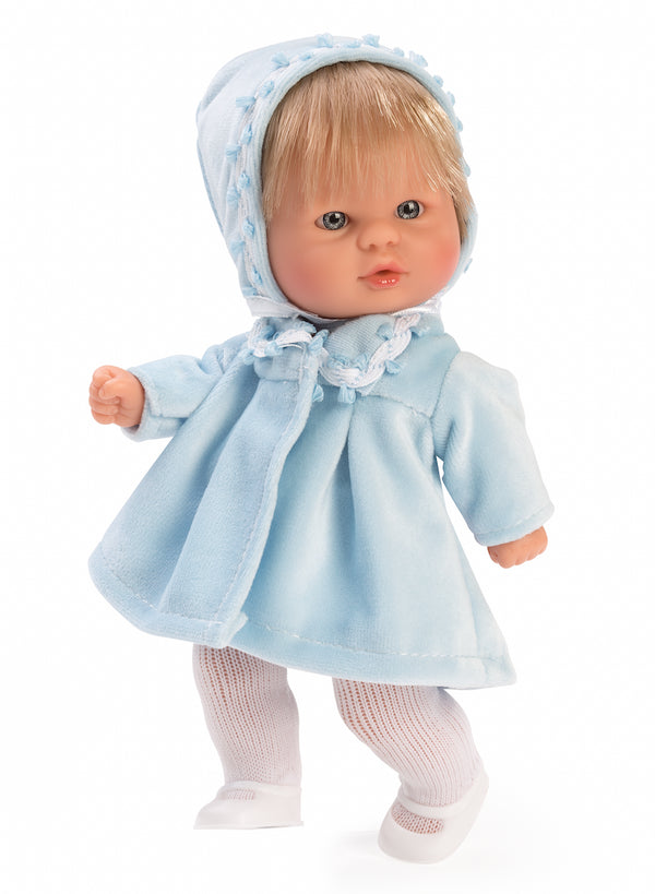 Bomboncin casaco azul e sapatos brancos