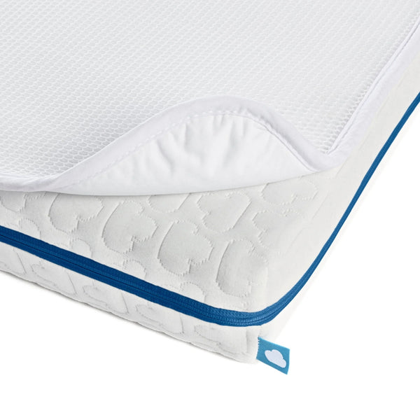 Colchão AeroSleep Evolution com núcleo de espuma híbrida firme e resguardo impermeável respirável 3D incluído para berço de bebé.