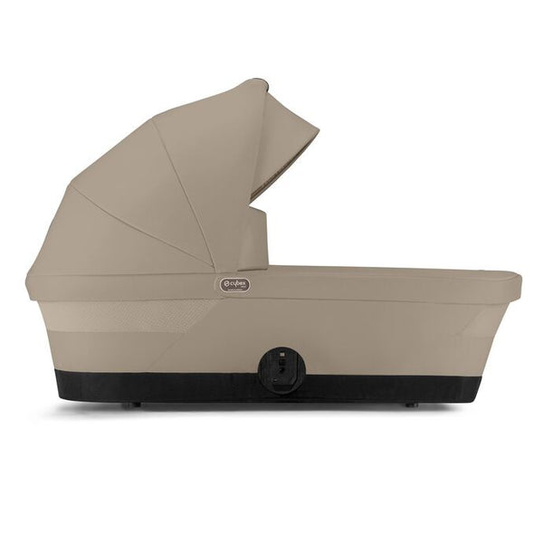 Alcofa CYBEX GAZELLE S compatível com os carrinhos Gazelle S e e-Gazelle S, com colchão em espuma macia, interior espaçoso, pega de transporte e capota solar XXL com proteção UPF 50+ para bebés desde o nascimento até aos 9 kg. Almond Beige