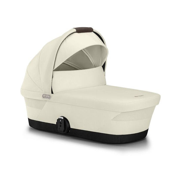 Alcofa CYBEX GAZELLE S compatível com os carrinhos Gazelle S e e-Gazelle S, com colchão em espuma macia, interior espaçoso, pega de transporte e capota solar XXL com proteção UPF 50+ para bebés desde o nascimento até aos 9 kg. Seashell Beige