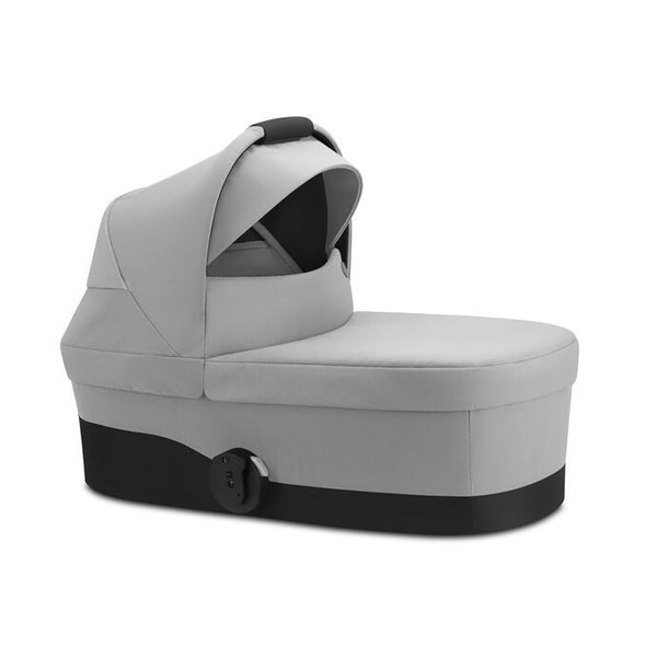 Alcofa CYBEX S compatível com os carrinhos Eezy S, Balios S Lux, Talos S Lux e Avi Spin, com colchão em espuma macia, capota extensível com proteção UPF 50+, ventilação integrada e pega de transporte para bebés desde o nascimento até aos 9 kg. Fog Grey