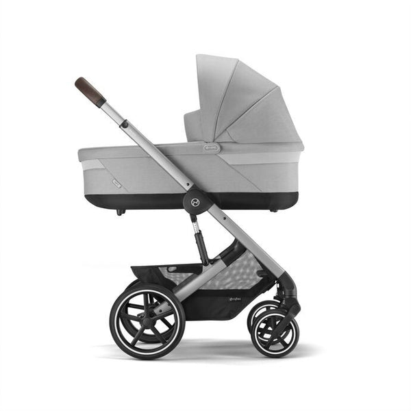 Alcofa CYBEX S LUX compatível com os carrinhos Balios S Lux e Talos S Lux, com colchão em espuma macia, capota solar XXL UPF 50+, ventilação integrada e pega de transporte para bebés desde o nascimento até aos 9 kg. Lava Grey