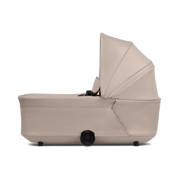 Alcofa JOOLZ HUB 2 compatível com o carrinho Joolz Hub 2, com colchão respirável de 77 cm, sistema de ventilação integrado e capota solar extensível para bebés desde o nascimento até aos 9 kg. Sandy Taupe