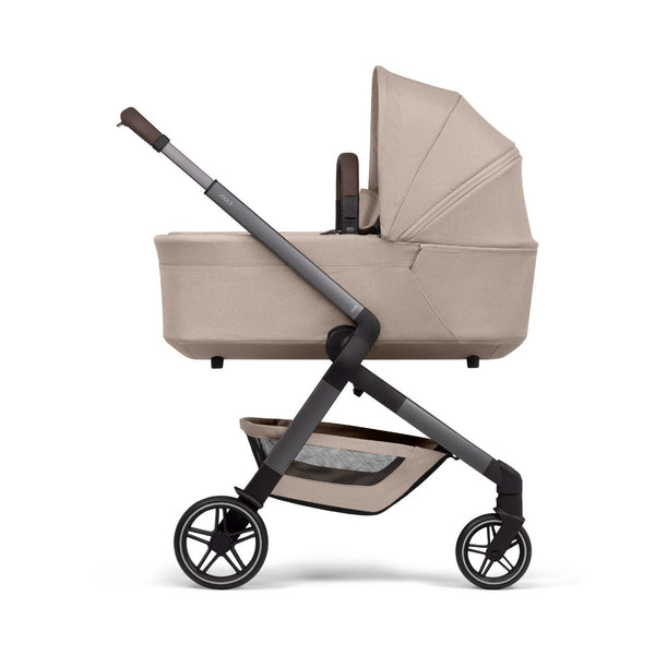 Alcofa JOOLZ HUB 2 compatível com o carrinho Joolz Hub 2, com colchão respirável de 77 cm, sistema de ventilação integrado e capota solar extensível para bebés desde o nascimento até aos 9 kg. Sandy Taupe