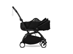 Alcofa STOKKE YOYO³ ultra leve e compacta, com colchão respirável, capota ventilada, cobre-pés, tecido impermeável com proteção UPF 50+ e compatível com o carrinho STOKKE YOYO³ para bebés desde o nascimento até aos 9 kg. Black.