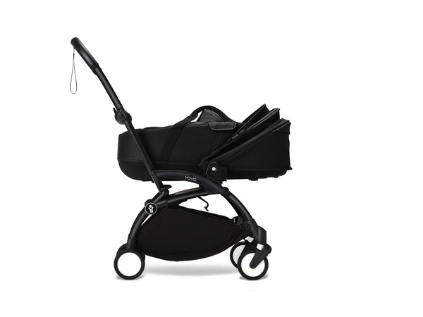 Alcofa STOKKE YOYO³ ultra leve e compacta, com colchão respirável, capota ventilada, cobre-pés, tecido impermeável com proteção UPF 50+ e compatível com o carrinho STOKKE YOYO³ para bebés desde o nascimento até aos 9 kg. Black.