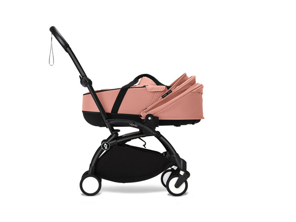 Alcofa STOKKE YOYO³ ultra leve e compacta, com colchão respirável, capota ventilada, cobre-pés, tecido impermeável com proteção UPF 50+ e compatível com o carrinho STOKKE YOYO³ para bebés desde o nascimento até aos 9 kg. Ginger