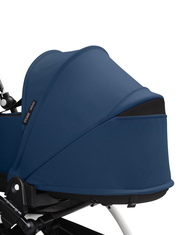 Alcofa STOKKE YOYO³ ultra leve e compacta, com colchão respirável, capota ventilada, cobre-pés, tecido impermeável com proteção UPF 50+ e compatível com o carrinho STOKKE YOYO³ para bebés desde o nascimento até aos 9 kg. Navy Blue