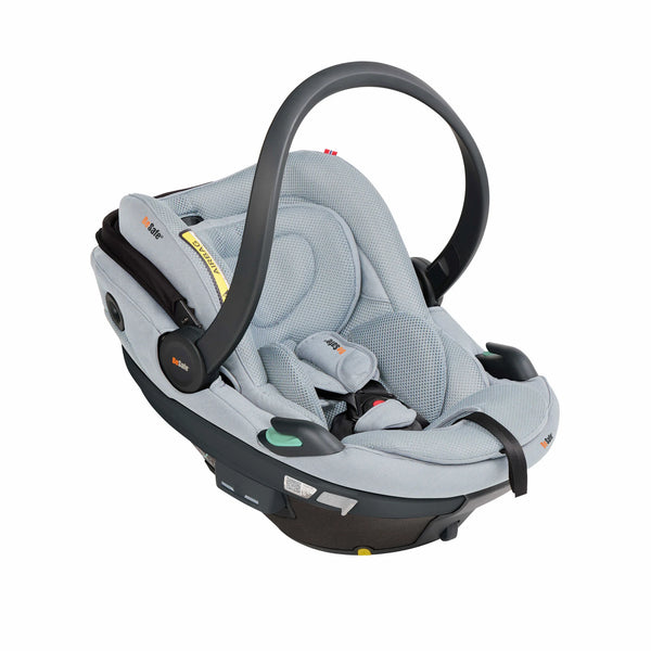 Cadeira auto MAXI-COSI Coral Slide Pro i-Size ultraleve com apenas 2,5 kg, posição totalmente reclinada, três níveis de reclinação, capota extragrande, tecidos ECO Care e compatível com a Base FamilyFix Slide Pro para bebés dos 0 aos 13 kg. Peak Mesh