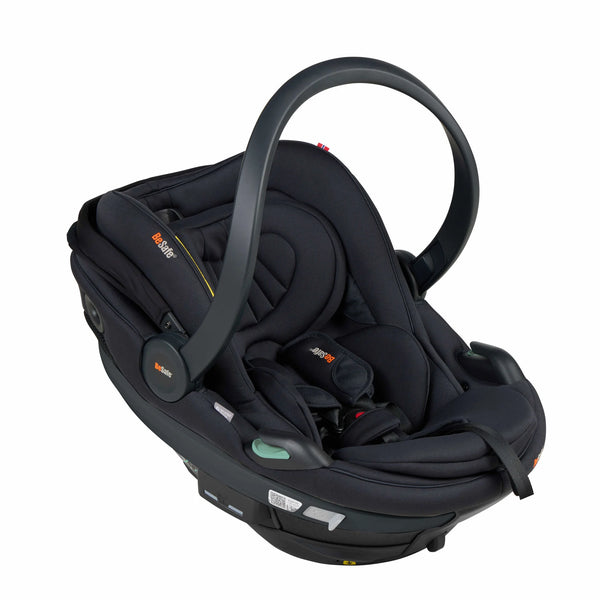Cadeira auto MAXI-COSI Coral Slide Pro i-Size ultraleve com apenas 2,5 kg, posição totalmente reclinada, três níveis de reclinação, capota extragrande, tecidos ECO Care e compatível com a Base FamilyFix Slide Pro para bebés dos 0 aos 13 kg. Black Soft Breeze
