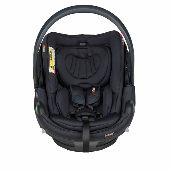 Cadeira auto MAXI-COSI Coral Slide Pro i-Size ultraleve com apenas 2,5 kg, posição totalmente reclinada, três níveis de reclinação, capota extragrande, tecidos ECO Care e compatível com a Base FamilyFix Slide Pro para bebés dos 0 aos 13 kg. Black Soft Breeze