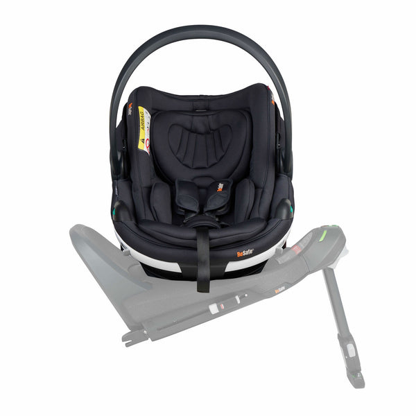 Cadeira auto BeSafe Go Beyond i-Size com tecnologia Active Lay Flat, proteção lateral SIP+, Dynamic Force Absorber™, tecido Mesh respirável, compatível com Base Beyond ISOFIX e utilização desde os 40 aos 87 cm em contra marcha. Black Soft Breeze