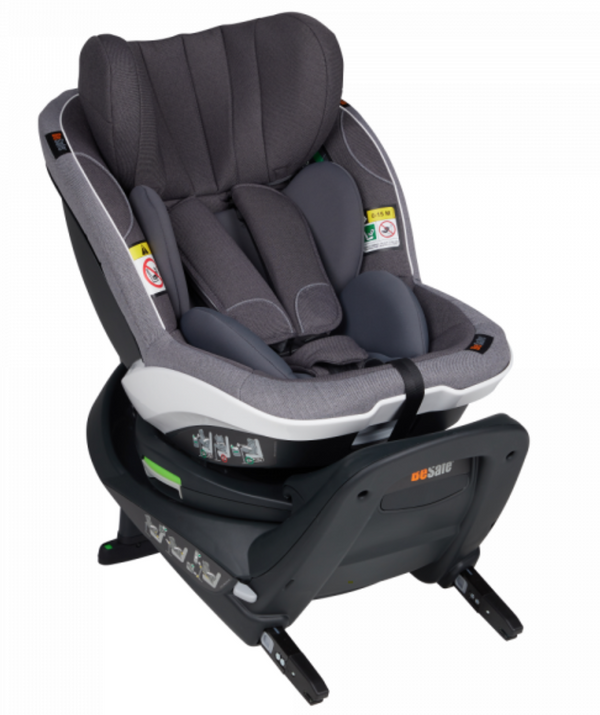 Cadeira auto BeSafe iZi Turn i-Size com rotação de 360°, base ISOFIX integrada, sistema Two-Fit Cushion™ e utilização dos 61 aos 105 cm, permitindo viajar em contra ou a favor da marcha. Metallic Melange