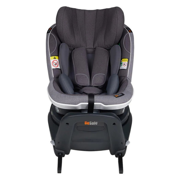 Cadeira auto BeSafe iZi Turn i-Size com rotação de 360°, base ISOFIX integrada, sistema Two-Fit Cushion™ e utilização dos 61 aos 105 cm, permitindo viajar em contra ou a favor da marcha. Metallic Melange