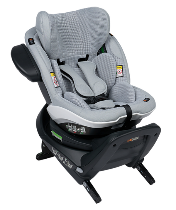 Cadeira auto BeSafe iZi Turn i-Size com rotação de 360°, base ISOFIX integrada, sistema Two-Fit Cushion™ e utilização dos 61 aos 105 cm, permitindo viajar em contra ou a favor da marcha. Peak Mesh