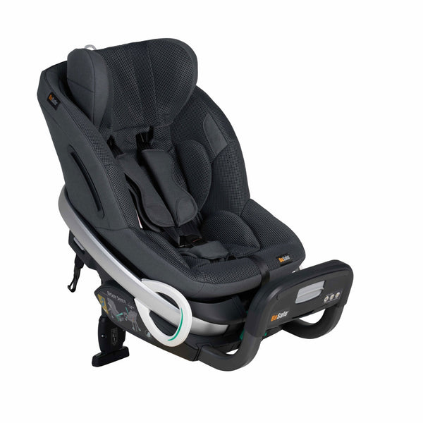 Cadeira auto BeSafe Stretch contra a marcha até 125 cm e 36 kg, aprovada no Plus Test, com proteção lateral SIP+ e instalação sem ISOFIX. Anthracite Mesh