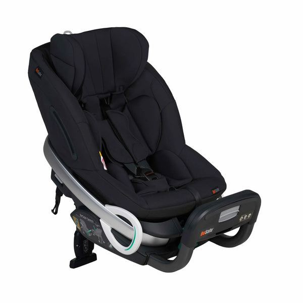 Cadeira auto BeSafe Stretch contra a marcha até 125 cm e 36 kg, aprovada no Plus Test, com proteção lateral SIP+ e instalação sem ISOFIX. Fresh Black Cab