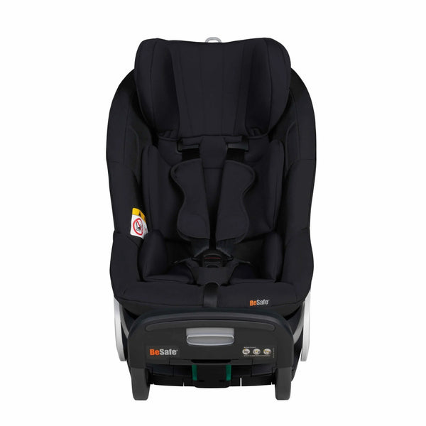 Cadeira auto BeSafe Stretch contra a marcha até 125 cm e 36 kg, aprovada no Plus Test, com proteção lateral SIP+ e instalação sem ISOFIX. Fresh Black Cab