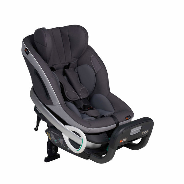 Cadeira auto BeSafe Stretch contra a marcha até 125 cm e 36 kg, aprovada no Plus Test, com proteção lateral SIP+ e instalação sem ISOFIX. Metallic Mélange