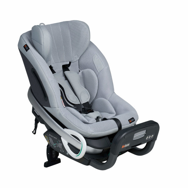 Cadeira auto BeSafe Stretch contra a marcha até 125 cm e 36 kg, aprovada no Plus Test, com proteção lateral SIP+ e instalação sem ISOFIX. Peak Mesh