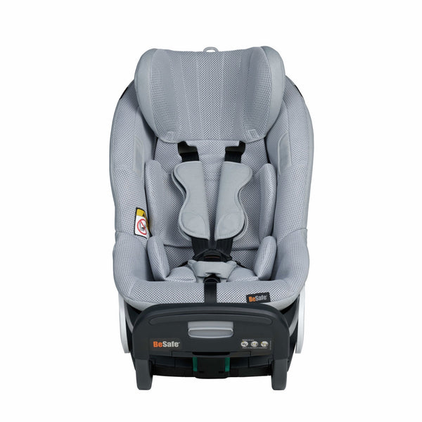 Cadeira auto BeSafe Stretch contra a marcha até 125 cm e 36 kg, aprovada no Plus Test, com proteção lateral SIP+ e instalação sem ISOFIX. Peak Mesh