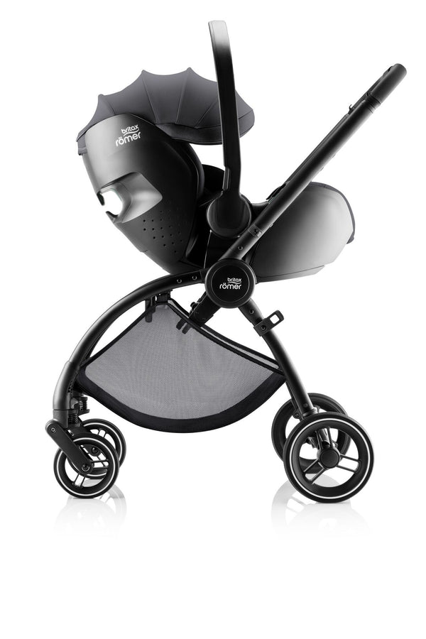 Cadeira auto Britax Römer Baby-Safe Pro i-Size com tecnologia Ergo Recline, redutor para recém-nascidos, arnês de 3 pontos, compatível com VARIO BASE 5Z e utilização desde o nascimento até aos 87 cm. Carbon Black