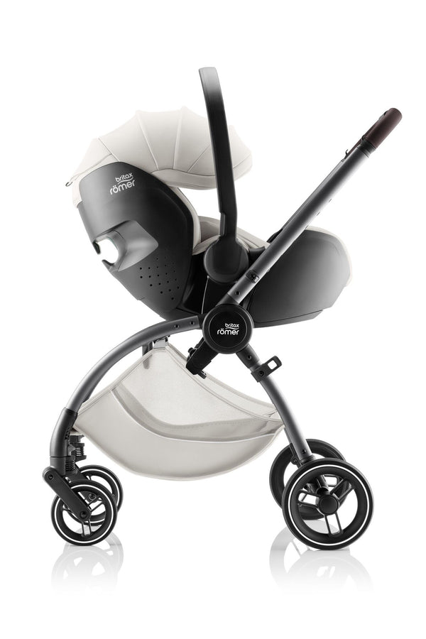 Cadeira auto Britax Römer Baby-Safe Pro i-Size com tecnologia Ergo Recline, redutor para recém-nascidos, arnês de 3 pontos, compatível com VARIO BASE 5Z e utilização desde o nascimento até aos 87 cm. Soft Taupe