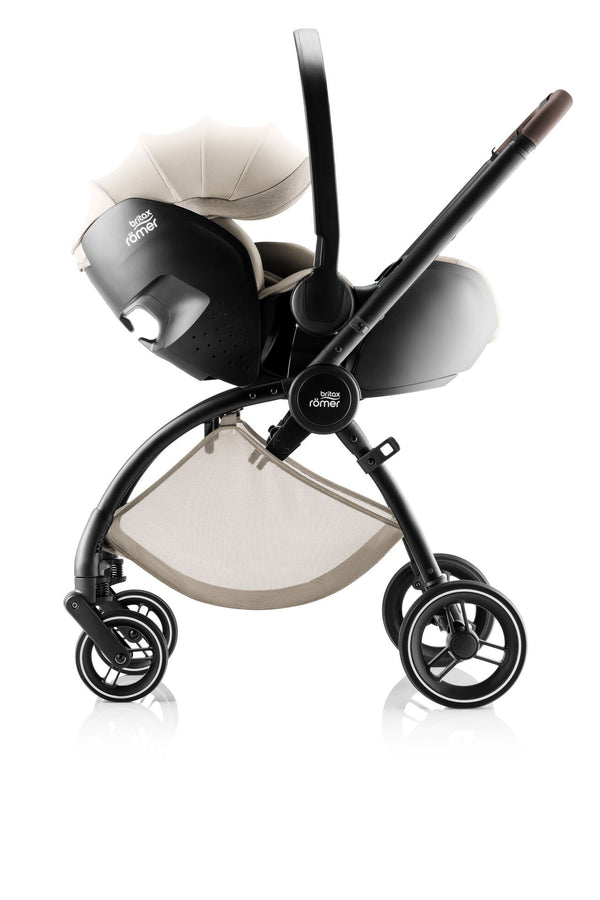 Cadeira auto Britax Römer Baby-Safe Pro i-Size com tecnologia Ergo Recline, redutor para recém-nascidos, arnês de 3 pontos, compatível com VARIO BASE 5Z e utilização desde o nascimento até aos 87 cm. Teak