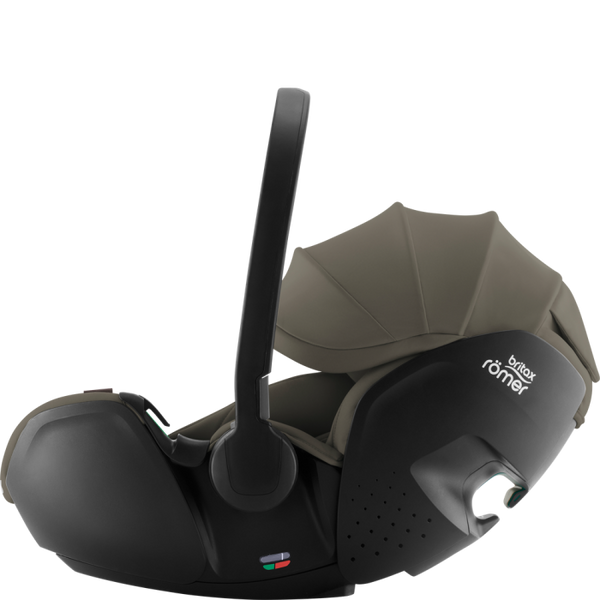 BRITAX RÖMER RIO LUX TRIO + BASE com carrinho Rio Lux, alcofa Rio, cadeira auto Baby-Safe Pro com tecnologia Ergo Recline e base ISOFIX Vario 5Z com rotação de 180°. Sistema de viagem completo desde o nascimento. Olive