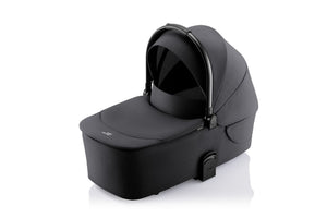 BRITAX RÖMER RIO STYLE TRIO com carrinho leve e compacto Rio Style, alcofa ergonómica com colchão acolchoado e cadeira auto Baby-Safe Pro com tecnologia Ergo Recline. Sistema de viagem completo desde o nascimento até aos 22 kg. Carbon Black
