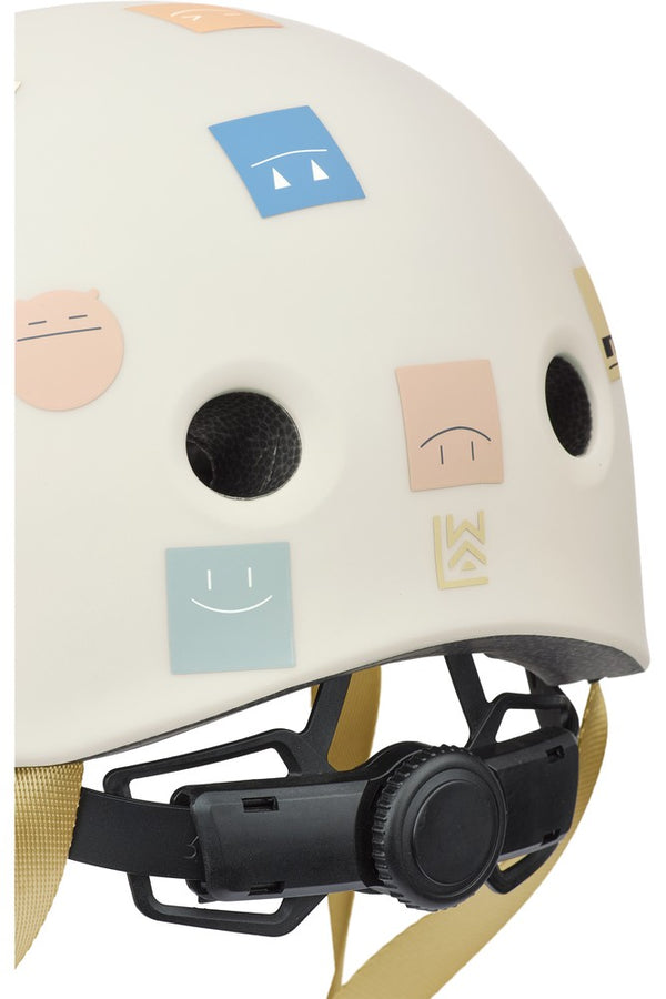 Capacete infantil S Liewood para perímetro de cabeça de 48 a 52 cm, em policarbonato durável, com interior macio e ajuste regulável.
Smiley Sandy