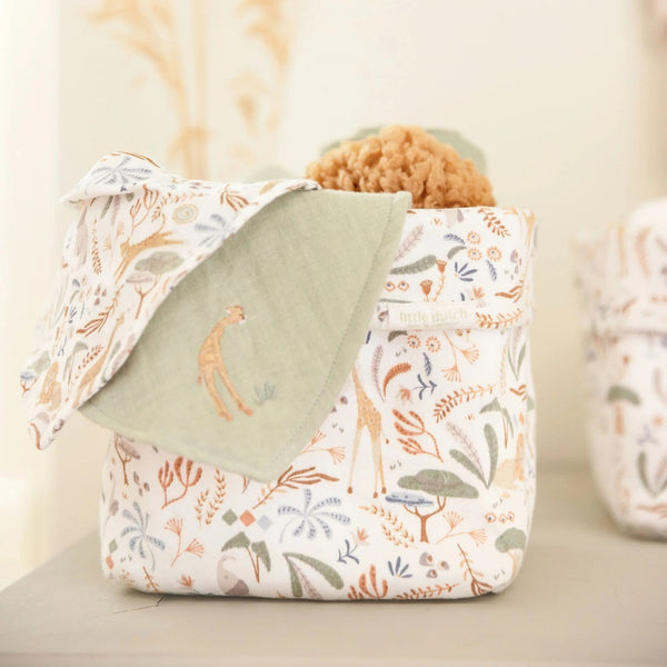 Cesto Necessaire Pequeno em 100% algodão orgânico, suave e multicolor, ideal para organizar produtos de higiene e pequenos acessórios do bebé.