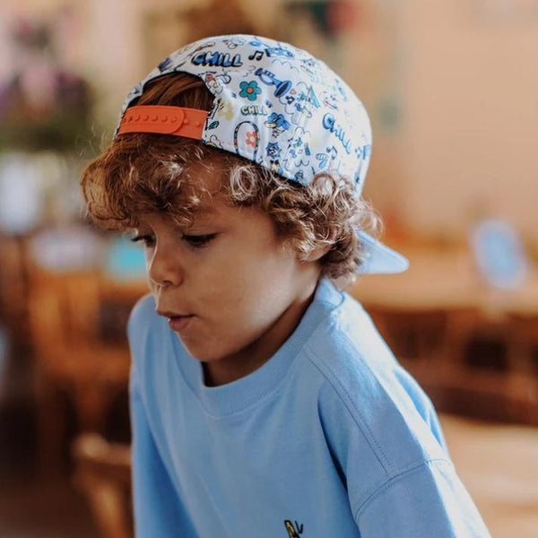 Chapeu Bone Hello Hossy padrão Chill cor azul claro