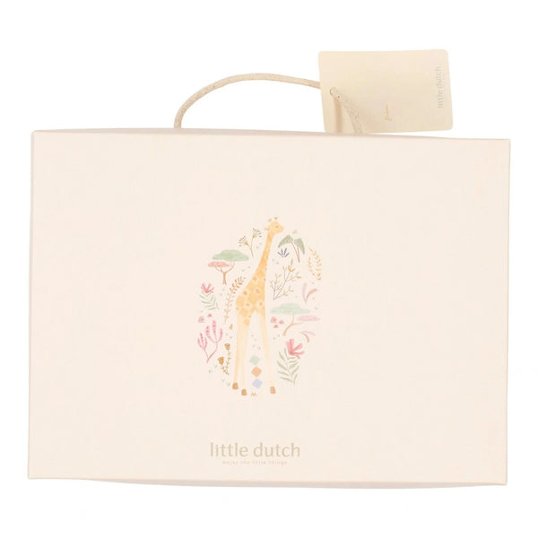 Conjunto Presente Little Dutch em algodão orgânico com doudou porta-chupeta girafa, babete bandana em musselina e fralda de pano.