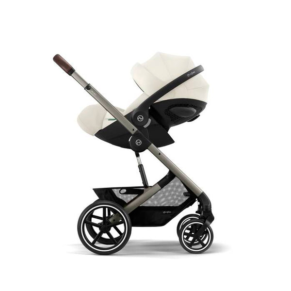 CYBEX BALIOS S LUX TAUPE, carrinho de bebé premium com suspensão avançada, rodas antifuros, reclinação totalmente horizontal, arnês One-Pull e compatibilidade com cadeiras auto CYBEX, Maxi-Cosi e BeSafe desde o nascimento até aos 22 kg. Seashel Beige