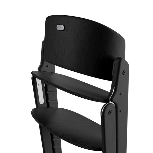 Cadeira CYBEX Click & Fold em madeira de faia sustentável, dobrável e compacta, com assento e apoio para os pés ajustáveis e posição ergonómica. Stunning Black