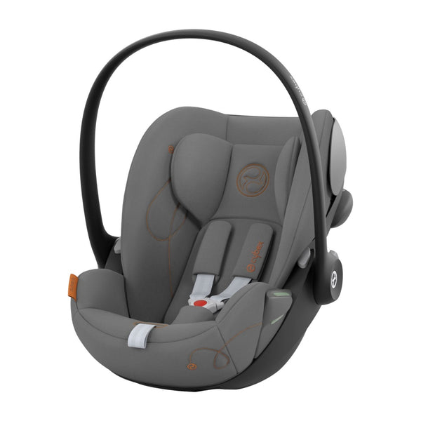 Cadeira auto CYBEX Cloud G i-Size com posição totalmente horizontal, sistema de proteção linear contra impactos laterais, ventilação integrada e compatível com Base G ISOFIX para bebés dos 40 aos 87 cm.