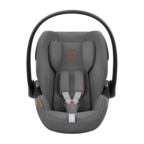 Cadeira auto CYBEX Cloud G i-Size com posição totalmente horizontal, sistema de proteção linear contra impactos laterais, ventilação integrada e compatível com Base G ISOFIX para bebés dos 40 aos 87 cm.