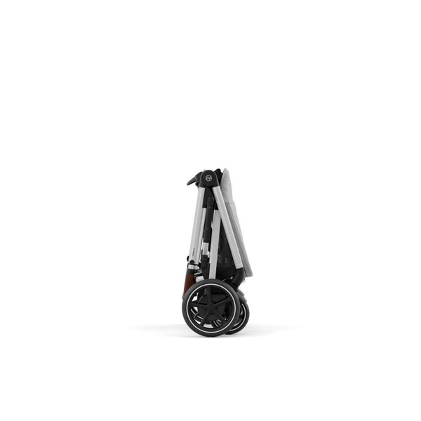 CYBEX e-GAZELLE S SILVER TRIO + BASE com carrinho elétrico, alcofa Gazelle S, cadeira auto Cloud G Plus com posição horizontal, Base G ISOFIX e adaptadores. Sistema de viagem premium desde o nascimento até aos 22 kg por criança.
